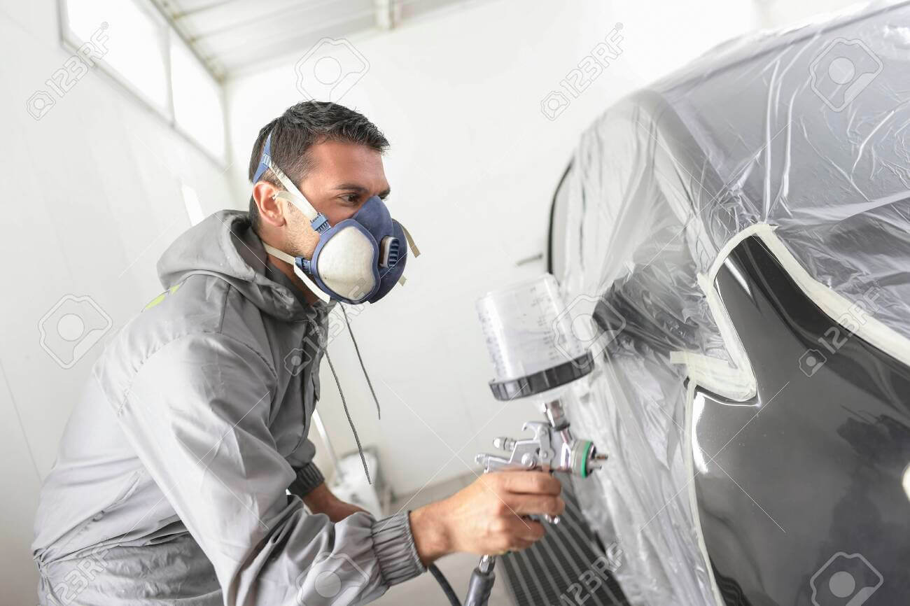 Járműfényező képzés – fényezés a fényezőkamrában